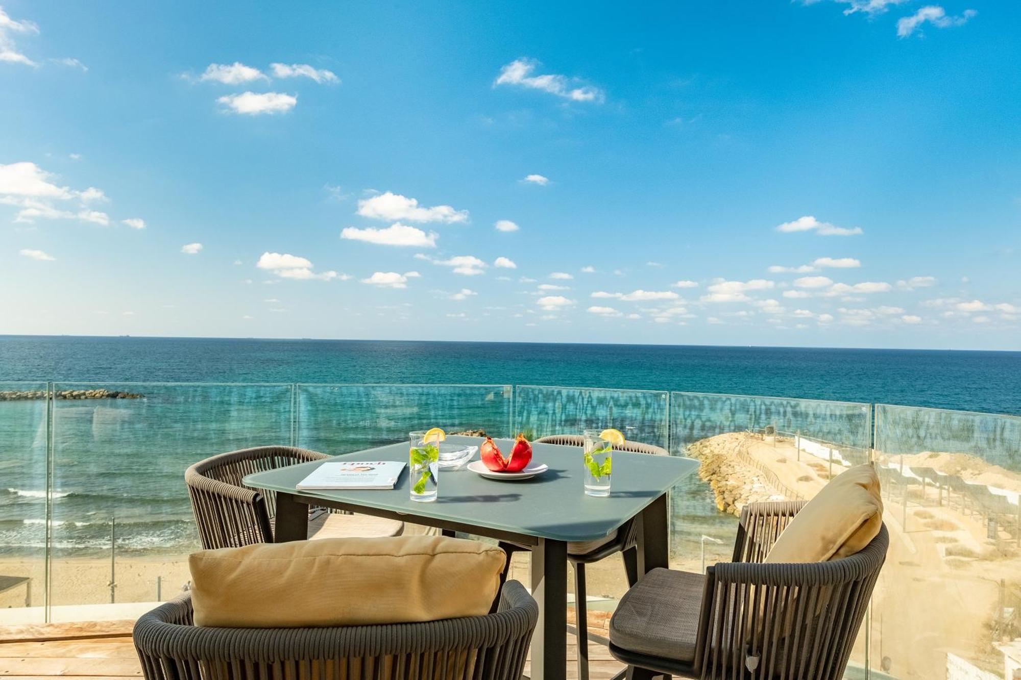Penthouse 3Br + Roof Top + Parking - On The Beach Haifa Exteriör bild