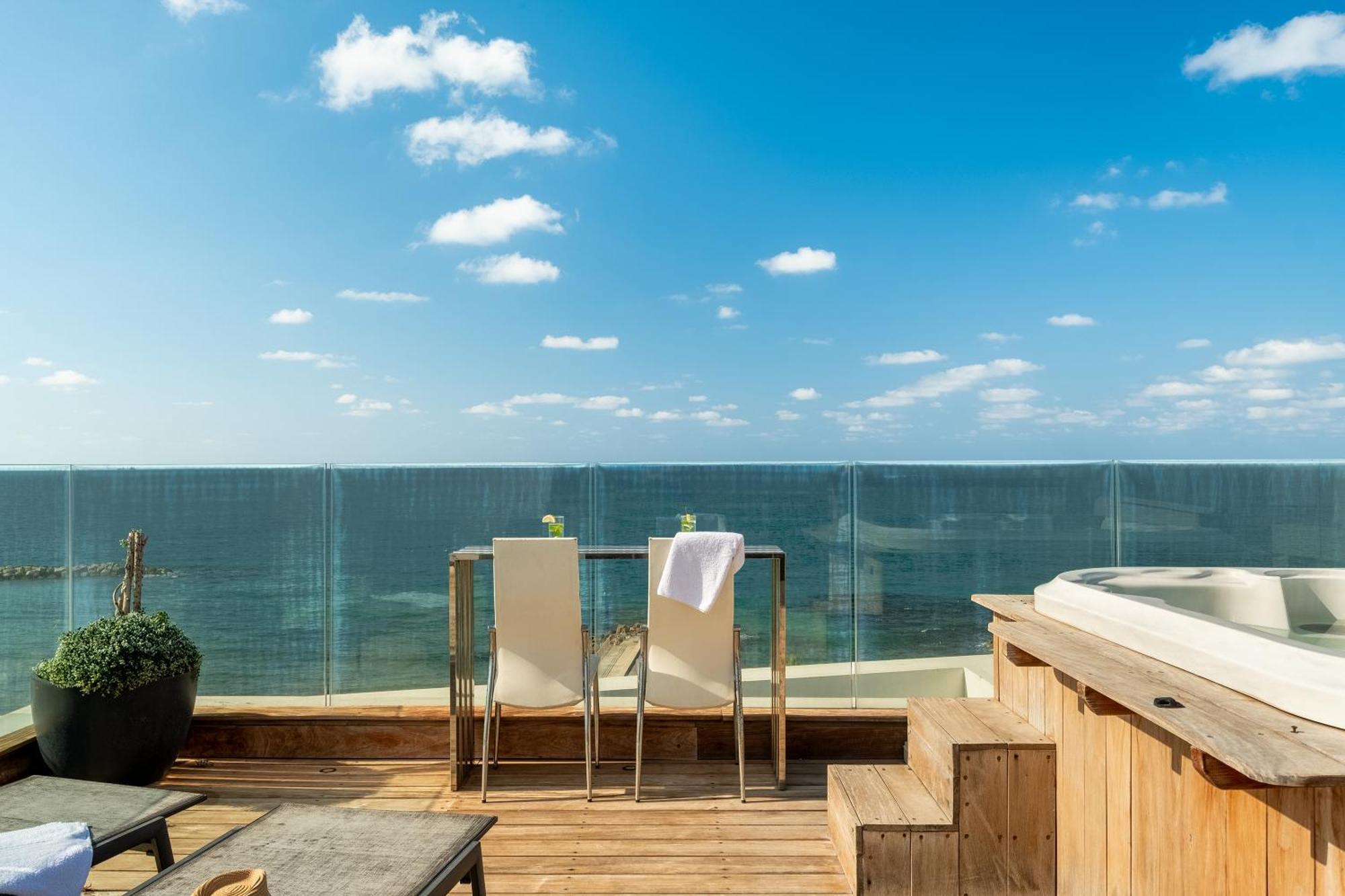 Penthouse 3Br + Roof Top + Parking - On The Beach Haifa Exteriör bild