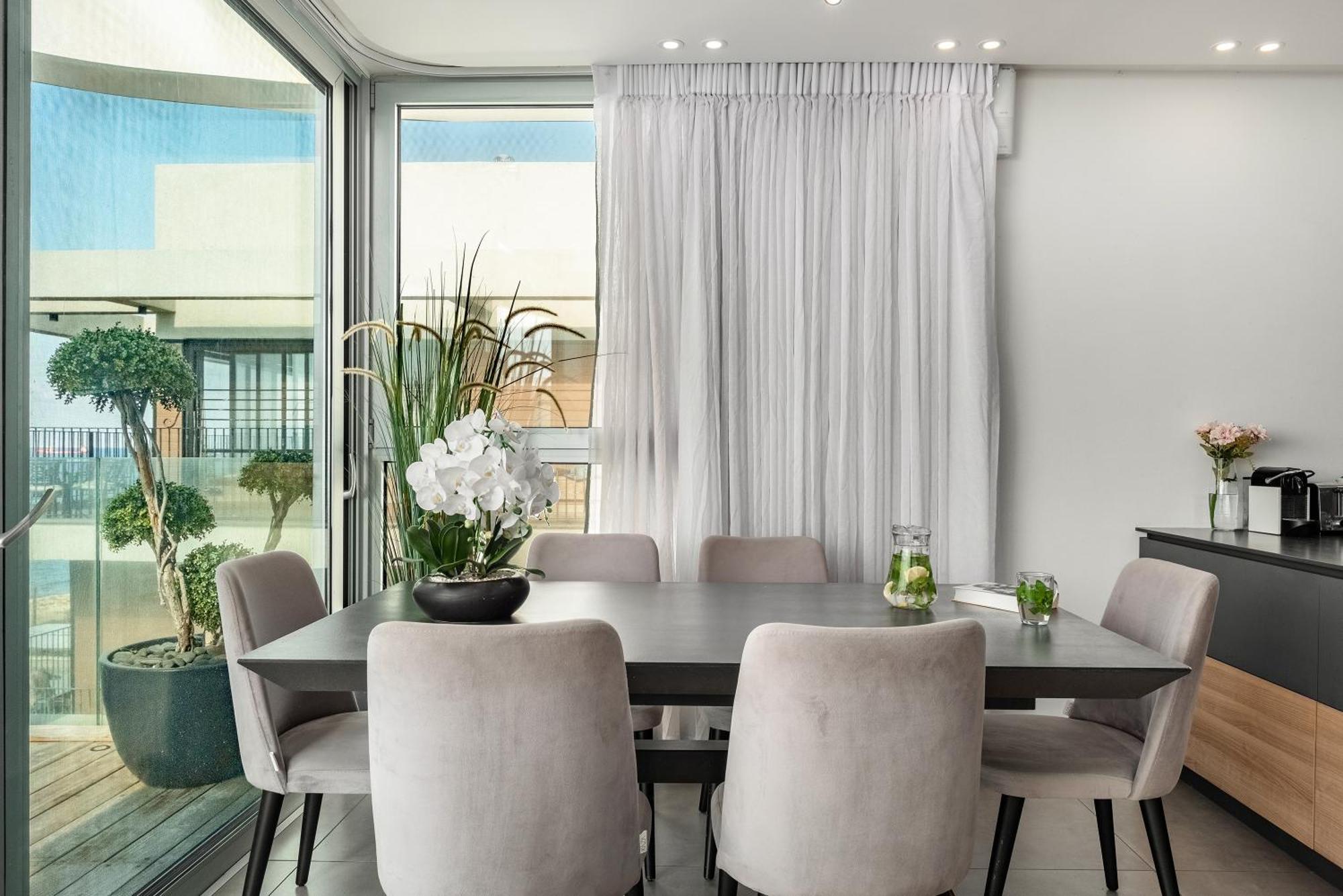 Penthouse 3Br + Roof Top + Parking - On The Beach Haifa Exteriör bild
