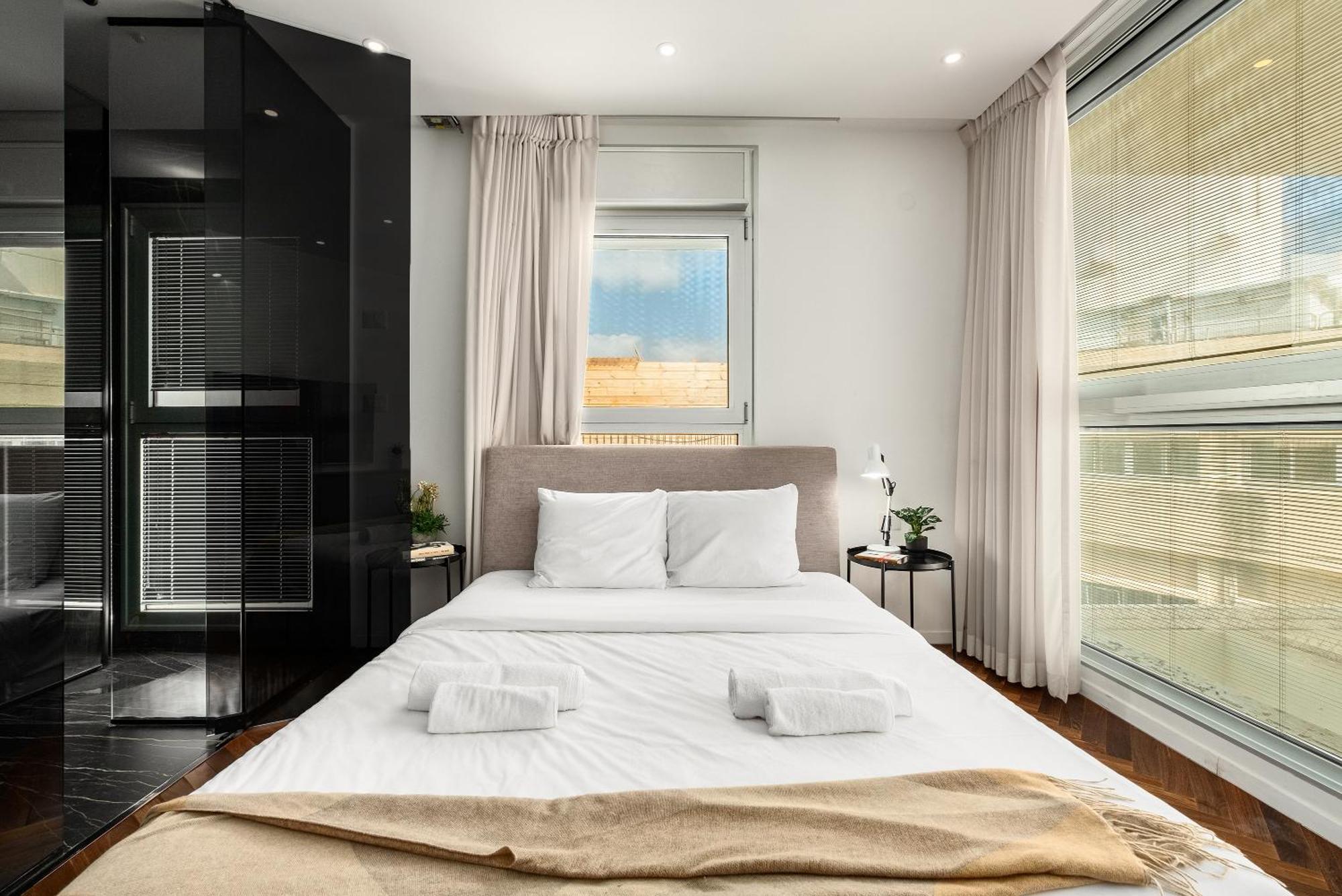 Penthouse 3Br + Roof Top + Parking - On The Beach Haifa Exteriör bild