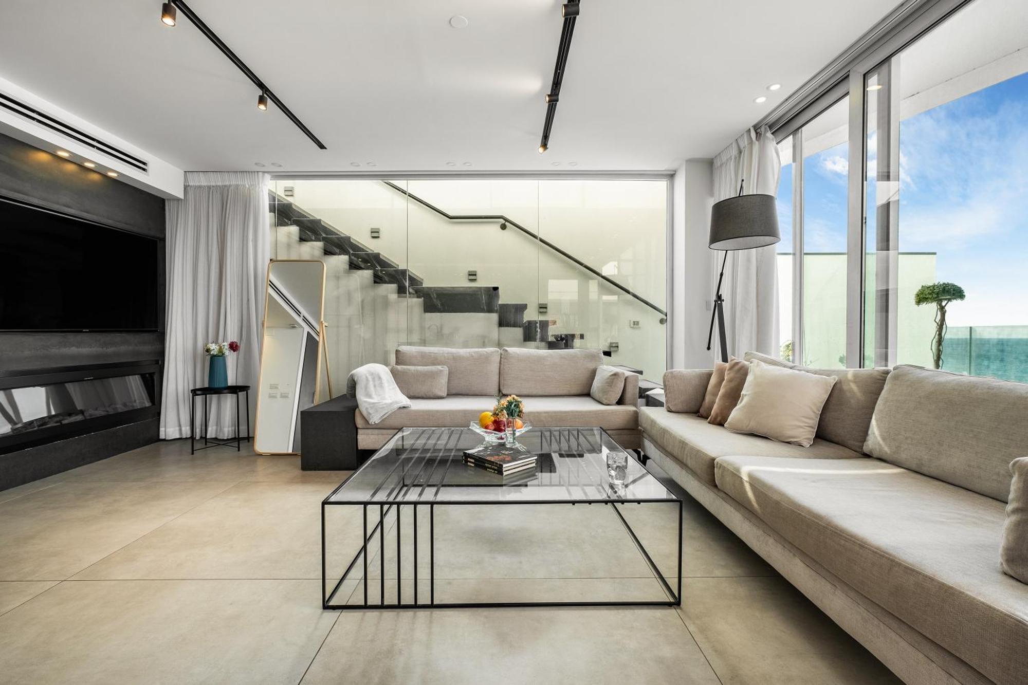 Penthouse 3Br + Roof Top + Parking - On The Beach Haifa Exteriör bild