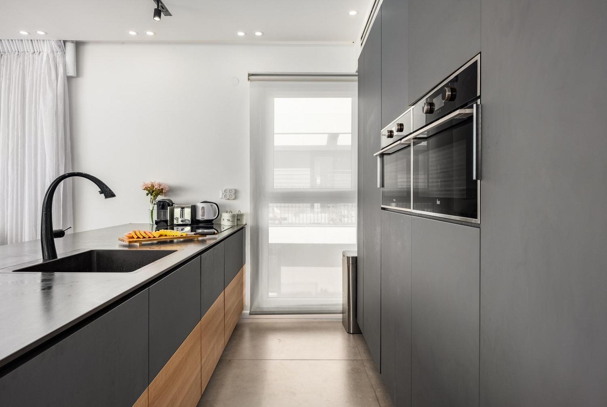 Penthouse 3Br + Roof Top + Parking - On The Beach Haifa Exteriör bild