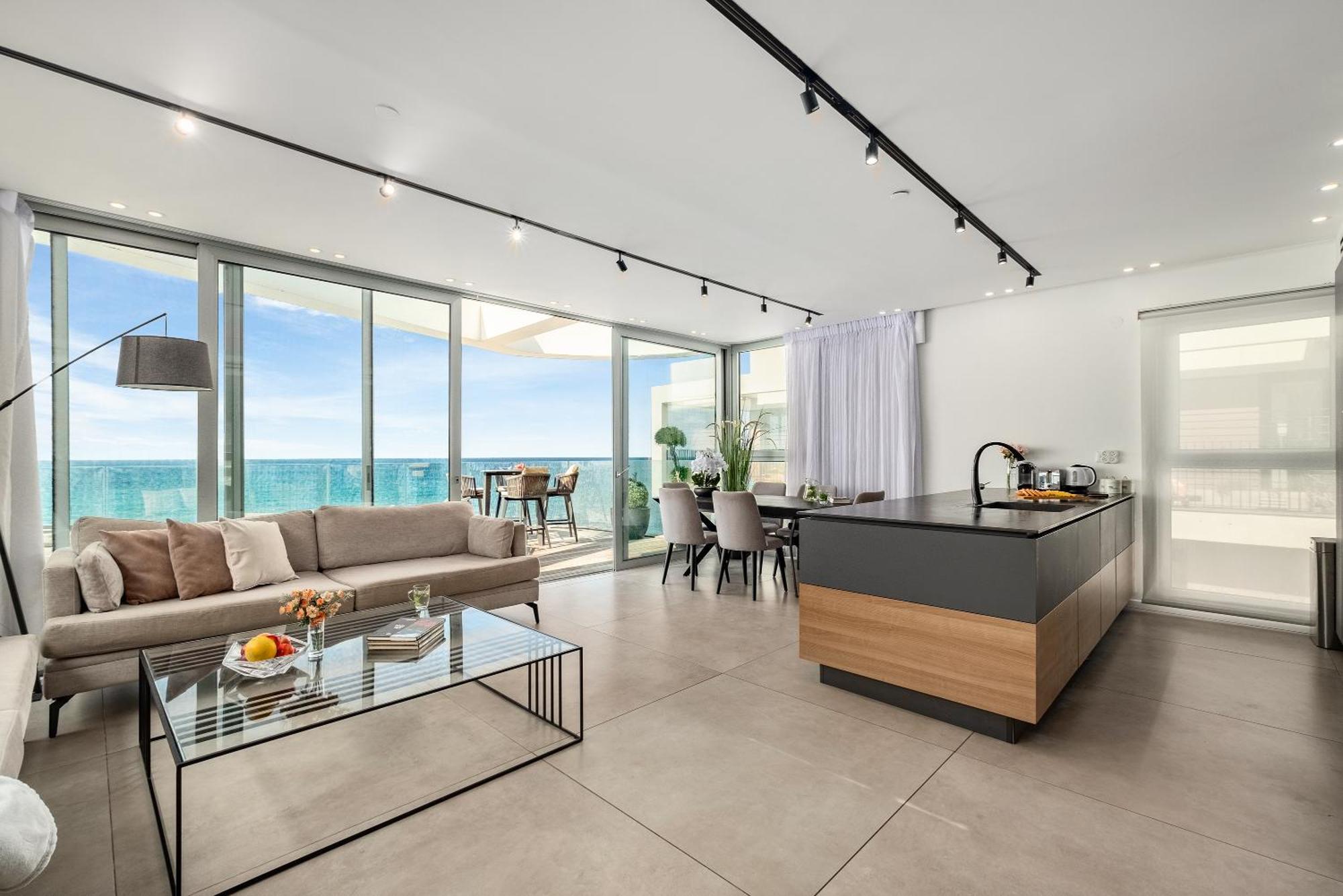 Penthouse 3Br + Roof Top + Parking - On The Beach Haifa Exteriör bild
